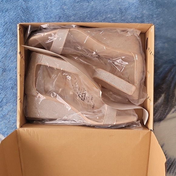 Mix No. 6 Nude Microsuede Wedge Bling Sandals 10M New in Box - Picture 11 of 11